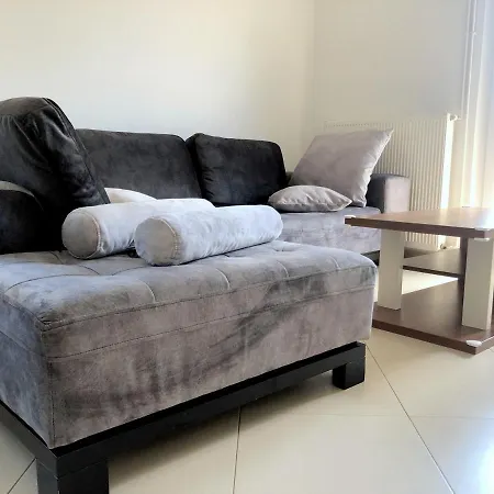 Lola Apartment Palit