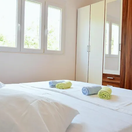 Apartment Lola Palit