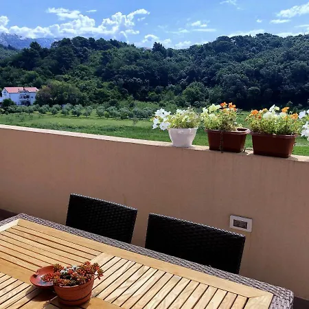 Lola Apartment *